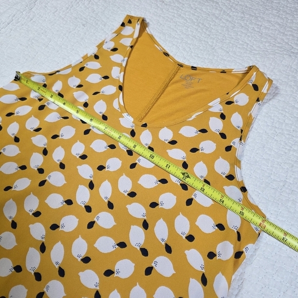 LOFT Outlet Sleeveless Scoop Neck Yellow Lemon Print Tank Top - Picture 4 of 6